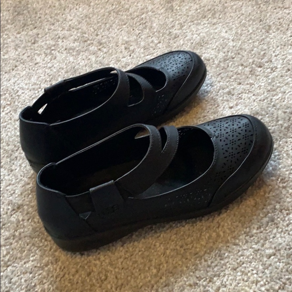 Easy street comfort wave shoes
